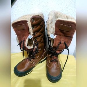 Women's Tall BrownBear Paw Boots Size 7